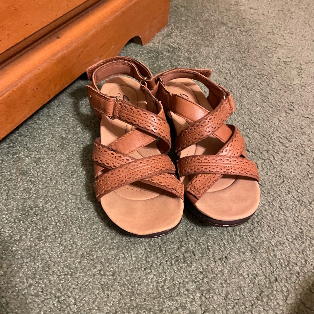 Clarks Sandals 7 Tan Laurieann Rena Flat Sandal